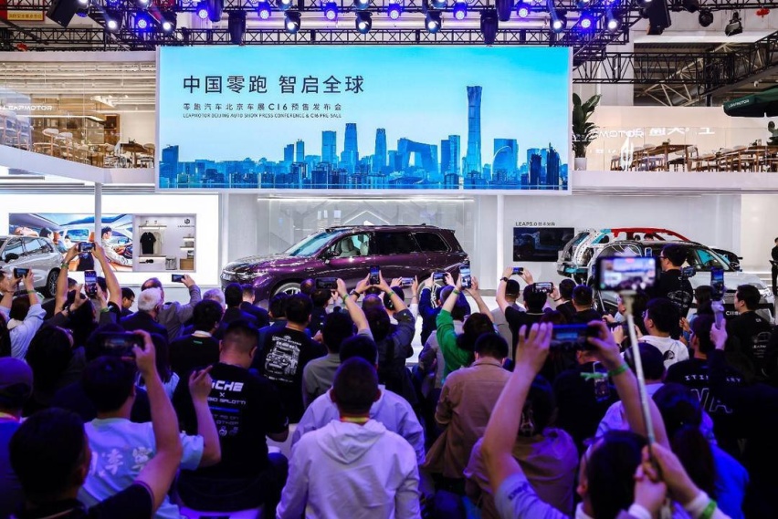 零跑C16领衔全新产品全家桶亮相2024北京车展，国际范儿十足引关注