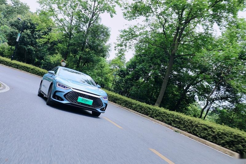 实测汉DM-i冠军版，亏电油耗仅4.3L，还买合资B级轿车？