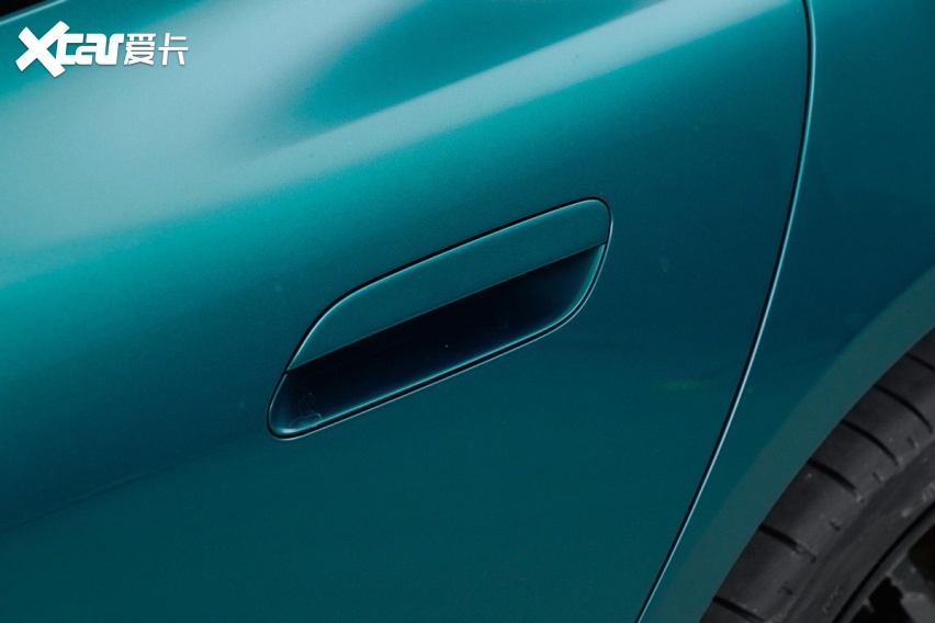 涉嫌酒驾,小米SU7碰撞起火,车门无法打开车主遇难,怪门把手?