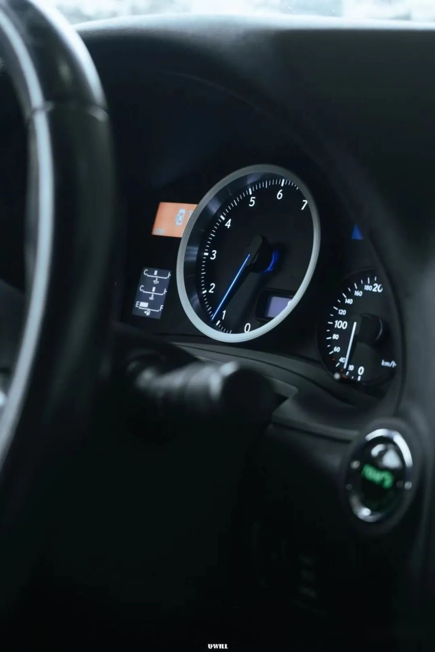 移植了5.0 V8机器的雷克萨斯IS300，这是给宝宝的见面礼？