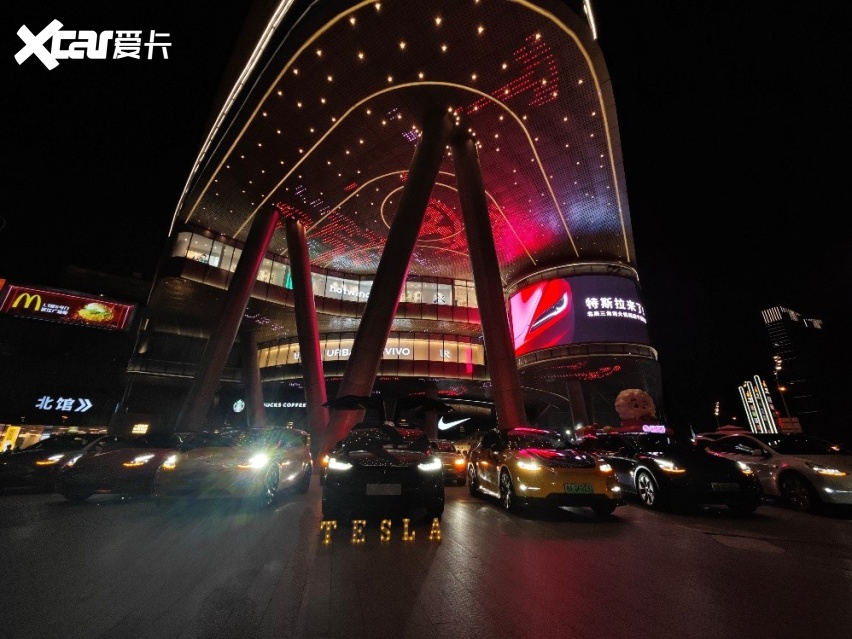 长沙首家2.0版本特斯拉体验店开业，极简风科技感满满，速来打卡