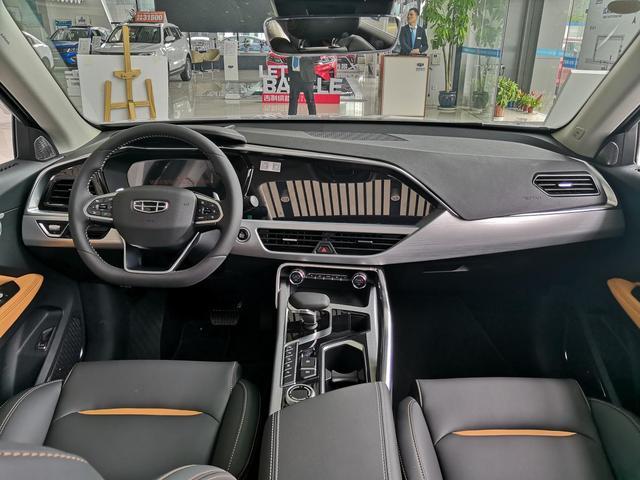 吉利星越1.5T车型到店实拍:质感不输豪华车,后排有惊喜
