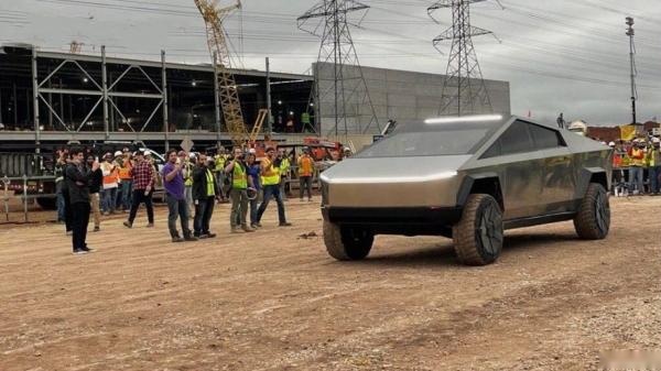 特斯拉或给Cybertruck提供贴膜服务，以让新车有不同颜色！