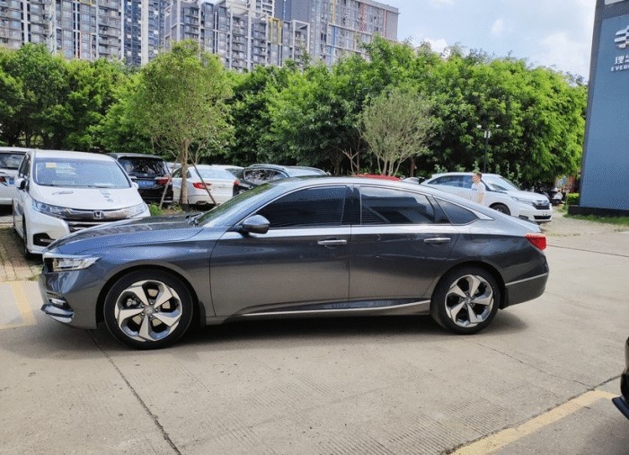 手握20万,中级轿车雅阁和迈锐宝XL怎么选?