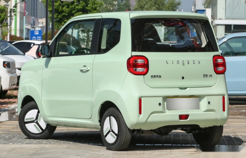 想要买价格实惠的代步车？2.98万起售，凌宝Uni行吗