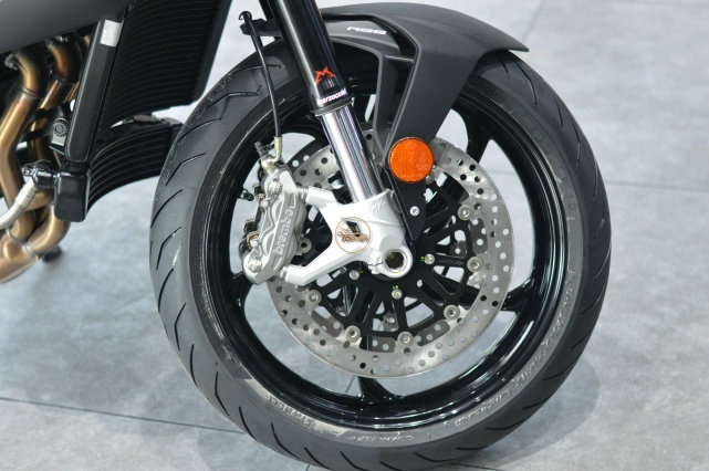 最便宜的MV奥古斯塔 Brutale 800 Rosso到店实拍