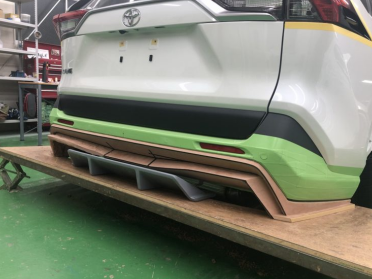 丰田RAV4改装，低趴加四出，你喜欢吗？