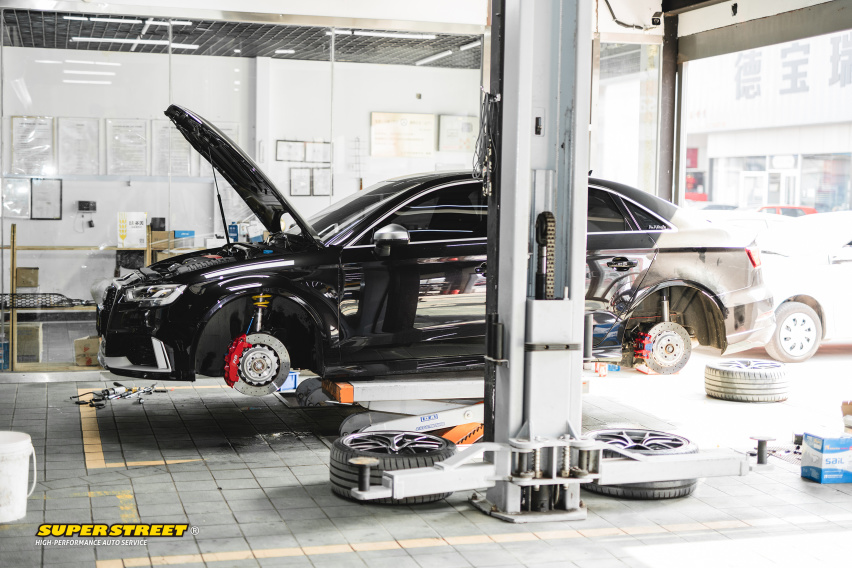 奥迪RS3更换NGK R7437-8度高性能火花塞