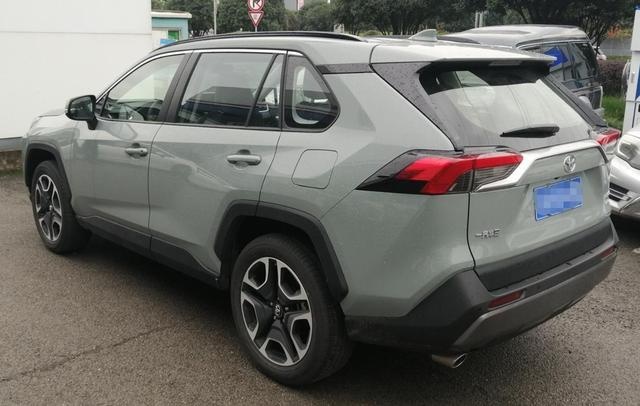 到店实拍全新RAV4荣放：实车外形很酷，两驱中高配受欢迎