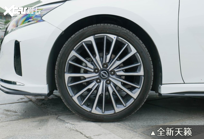 换代雅阁押注新能源，B级燃油车选天籁？
