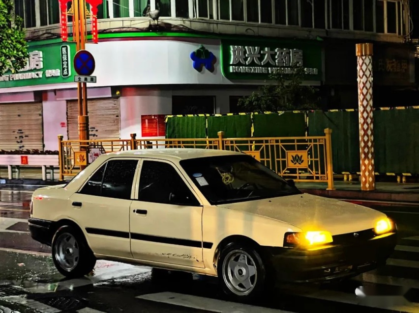 01年的马自达323也能玩得这么帅？改装+车身价只需两万多