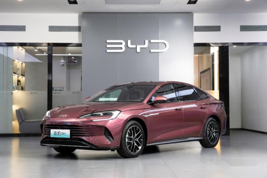 比亚迪海豹DM-i现车到店，18万起将成中级轿车新“流量密码”？