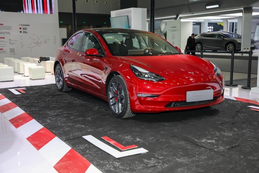 不比不知道，极氪001对比特斯拉Model 3P，差距真不小