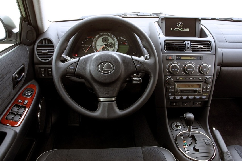 Lexus-IS-SportCross-02.jpg
