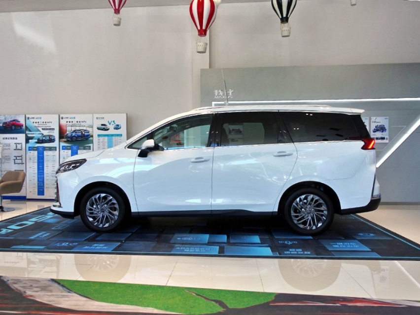 空间宽敞、配置丰富的家用MPV，实拍2021款大通G50 PLUS