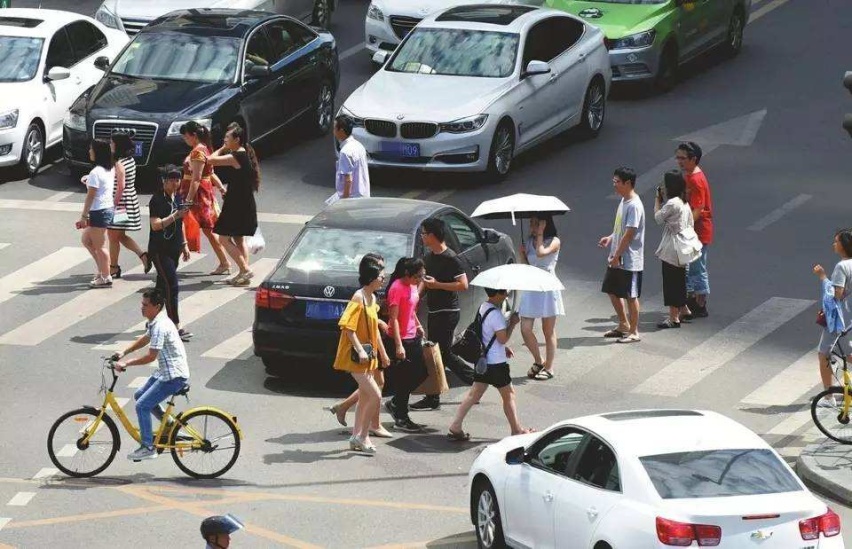 爱车换轮胎，新轮胎放前轮还是放后轮，哪个更安全？