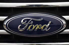 刚夸完小米SU7，转头就封杀中国车：福特CEO在怕啥？