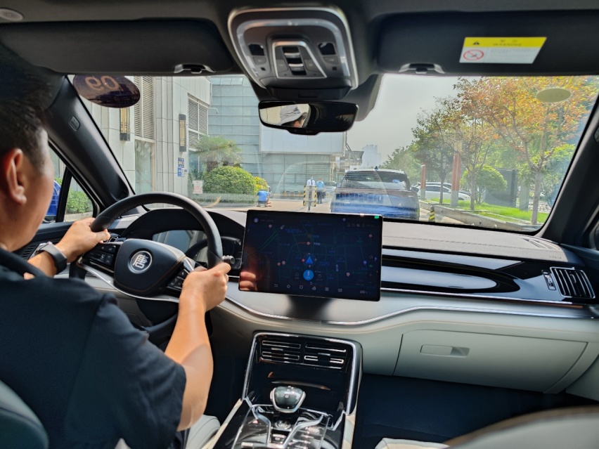 6座布局/4.4秒破百 试驾2022款唐EV 诚意满满的家用车