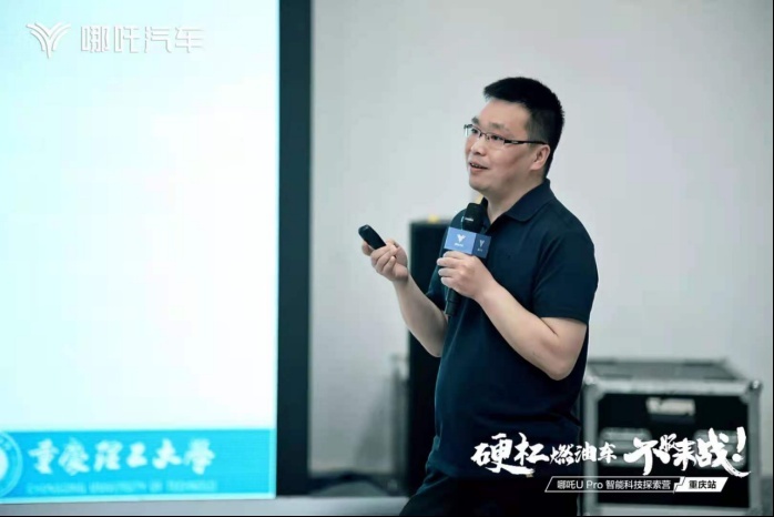 硬杠燃油车的哪吒U Pro来到重庆，起步价不到10万