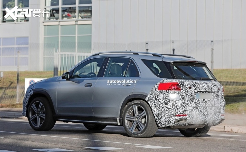 新款奔驰GLE路试谍照曝光,换三叉星大灯,或新增副驾屏