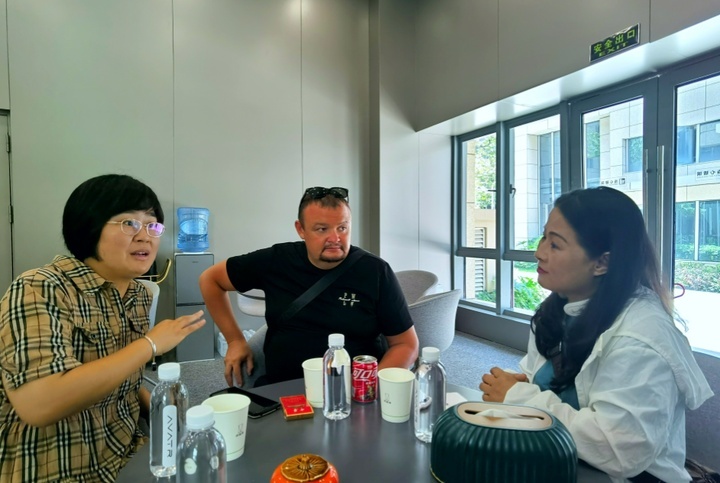 刚开业就走出国门，俄罗斯友人连订2台阿维塔，直言中国车太强