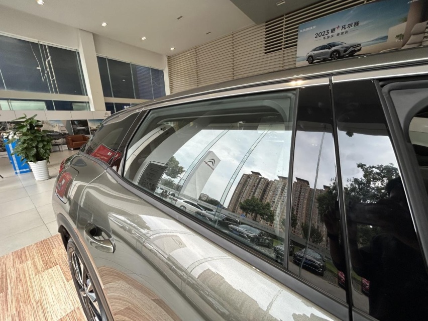 探店|2023款凡尔赛C5 X，入门即豪华，14.37万起售
