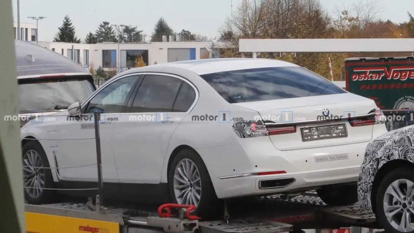 宝马全新7系将取消V12发动机，超过650匹的纯电车型上位