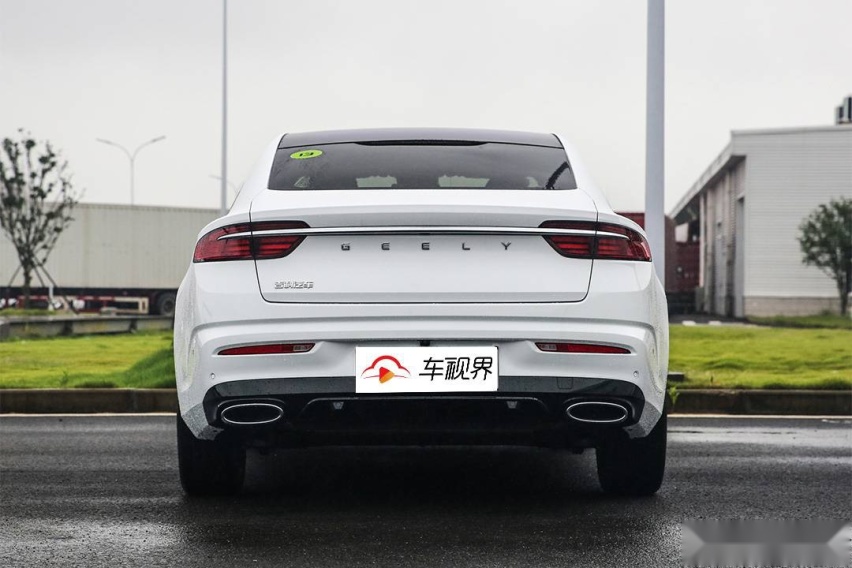 吉利星瑞怼一切之东风日产天籁：动力强的价格低 价格高的屏幕小