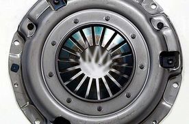 手动挡汽车离合器很重要