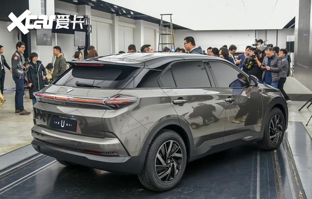 首次采用透明A柱的国产SUV，续航500公里破百不到5秒