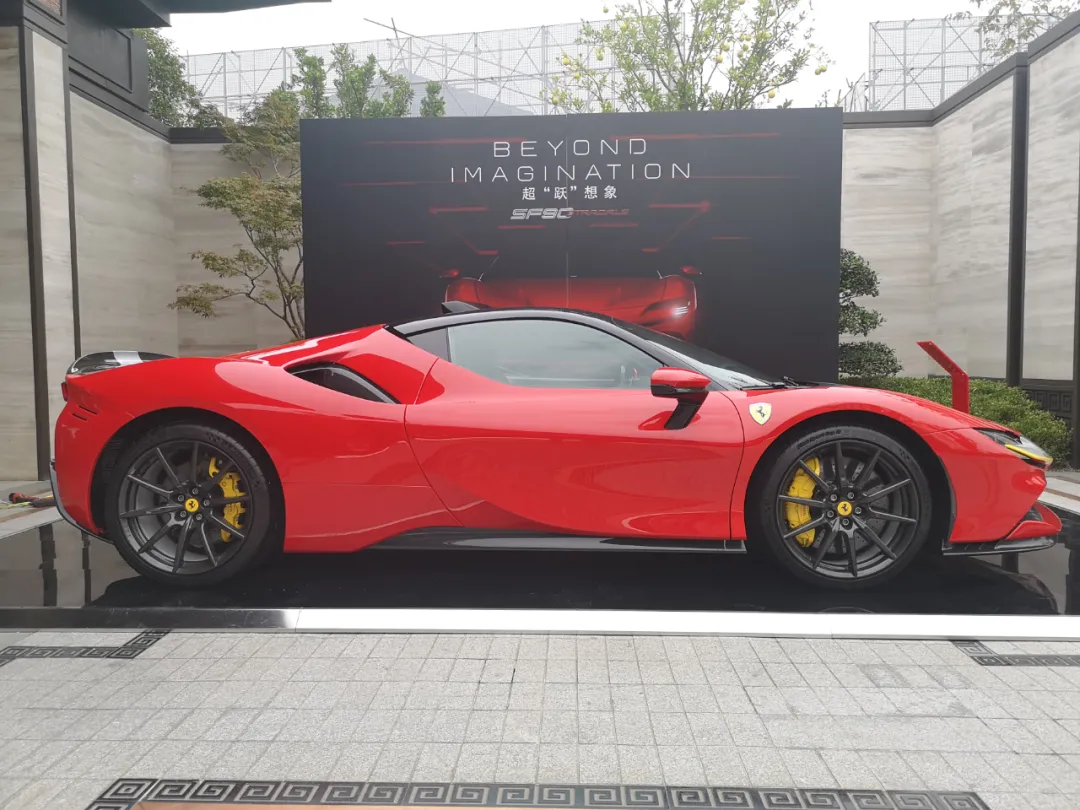 2.5秒無人能破,豪華性能車的體驗,就是法拉利這么枯燥且乏味 2.5秒無人能破,豪華性能車的體驗,就是法拉利這么枯燥且乏味