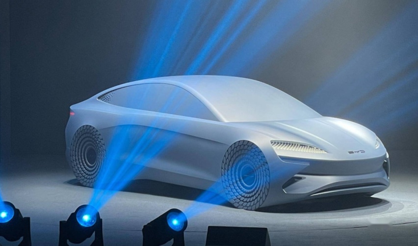 定位B级轿跑，或22万起售，比亚迪海豹要硬钢Model 3？