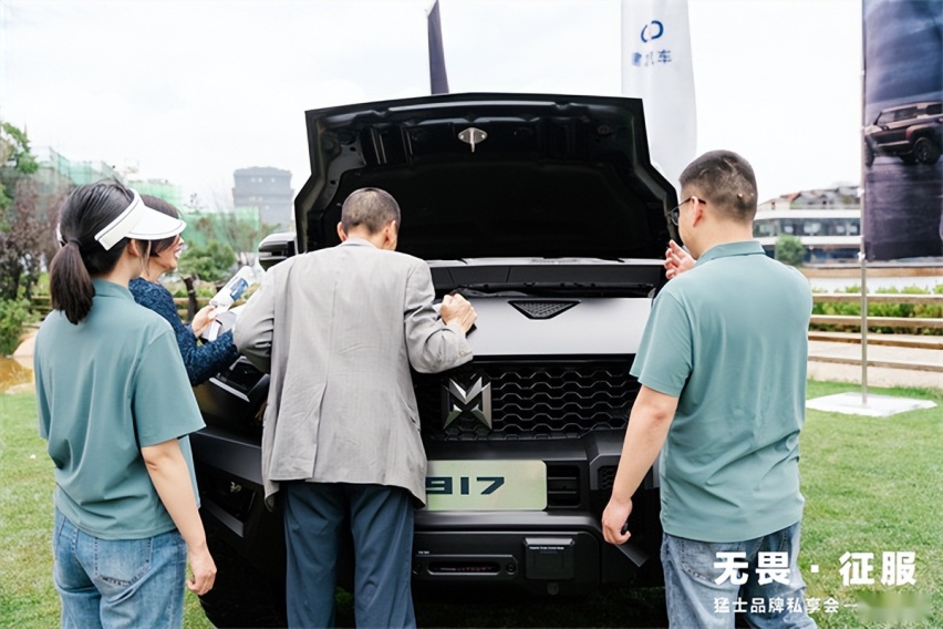 东方豪华电动越野猛士品牌私享会昆明站