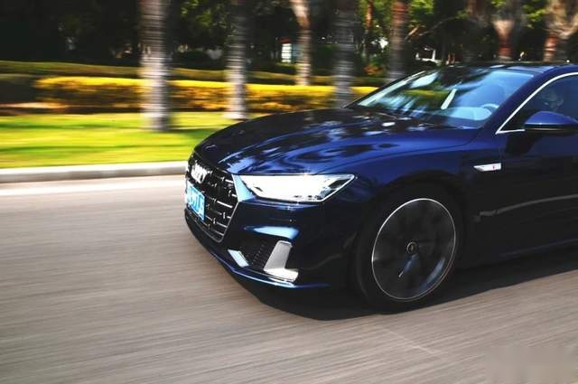 5.6秒破百、3.0T V6引擎的魅力，深入试驾奥迪A7L