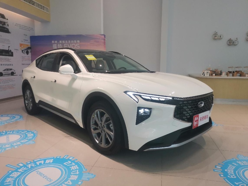 实拍长安福特EVOS，1.1米大联屏超震撼，燃油车中的“新势力”？