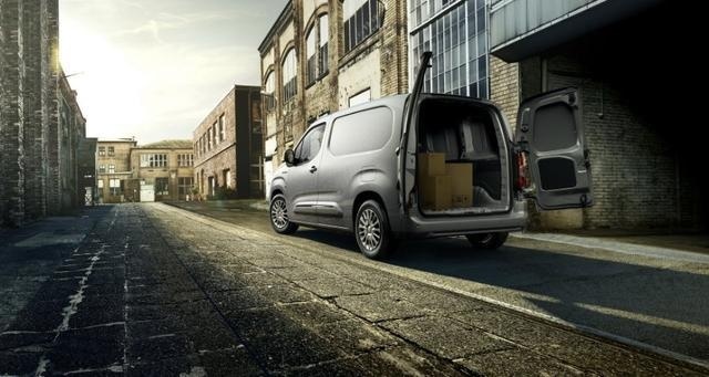 丰田推纯电MPV，拉货载人两不误，纯电续航280km