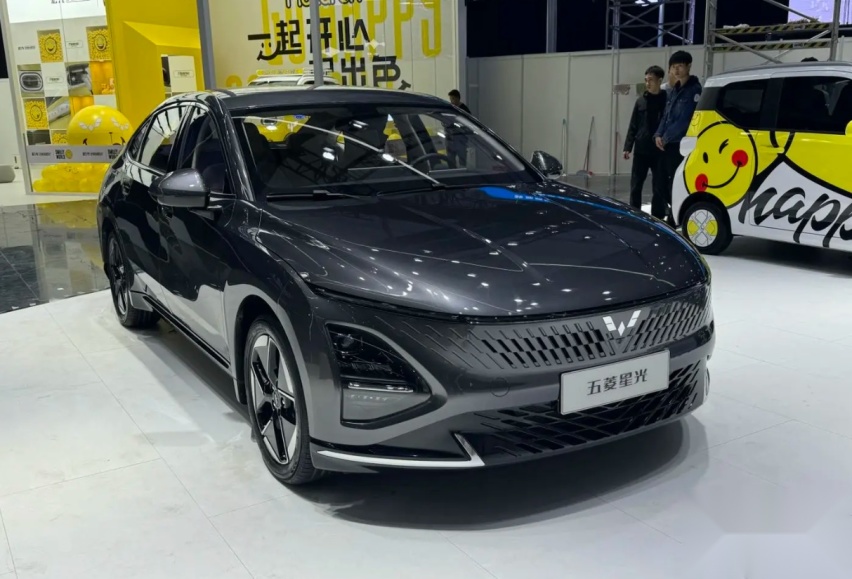 9万多的新能源中型车！五菱星光是不是值得选择的新能源车？