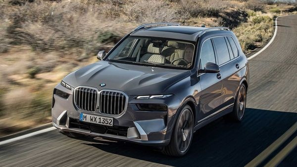 48V轻油电上身，宝马旗舰豪华SUV X7小改款亮相