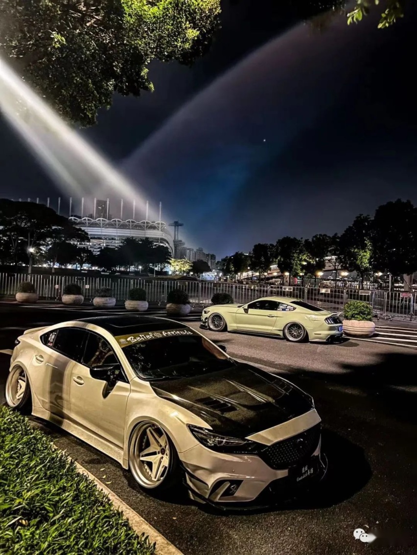 宽体姿态风的福特Mustang，倾角太大一天脱了4次胎？