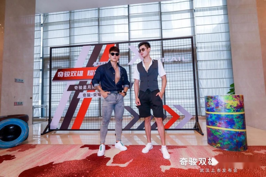 奇骏双雄 耀目登场 全新一代奇骏星月限定版、奇骏·荣耀登临武汉