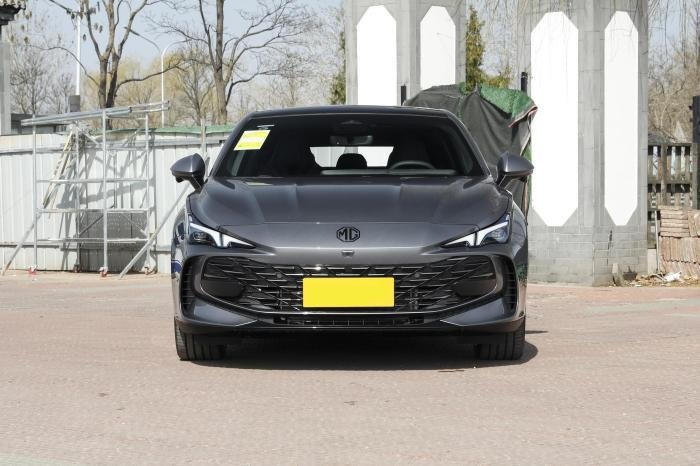 年轻人首选中型车，名爵全新MG7搭载2.0T+261马力，实力如何？
