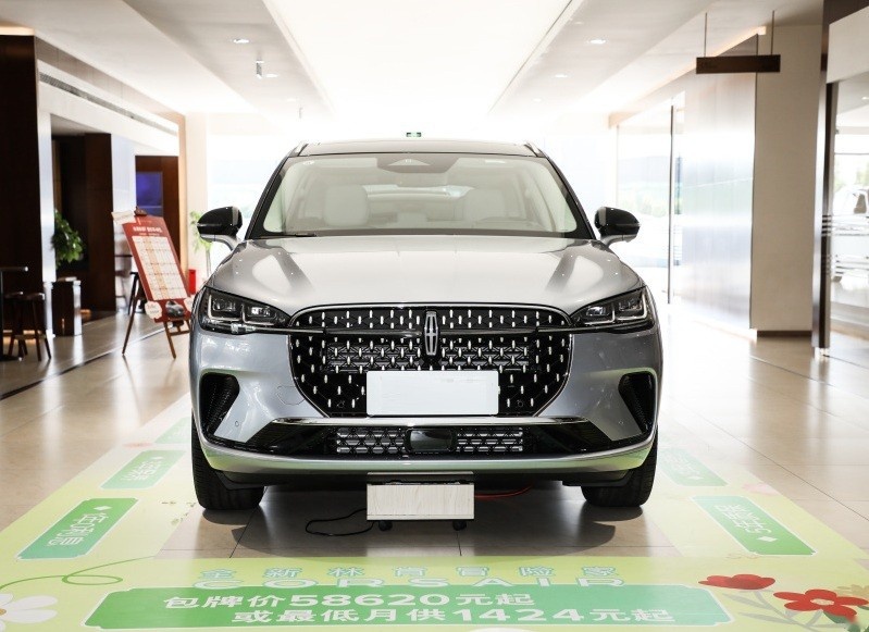 全新林肯冒险家vs.凯迪拉克XT4：探索美式豪华之巅