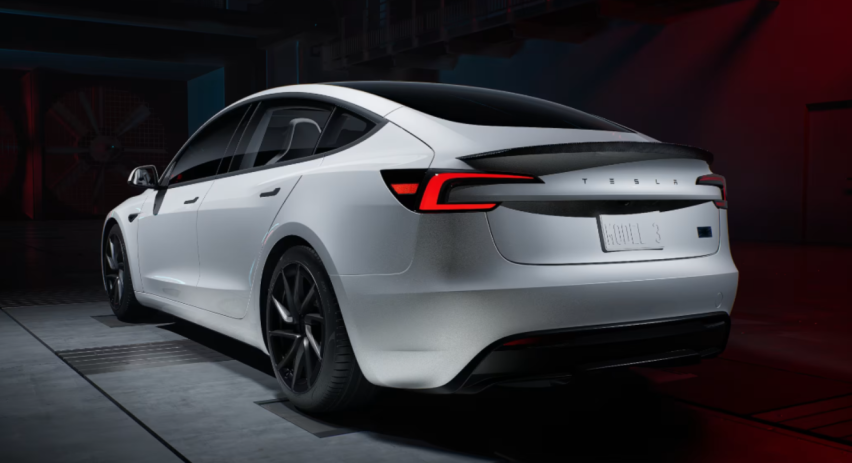 特斯拉Model 3高性能版来了，33.59万，零百加速3.1秒