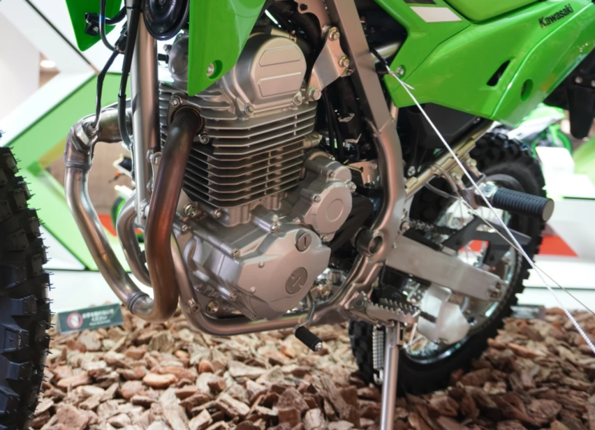 2024款川崎KLX230 越野摩托详解，动力底盘升级，通过性提升