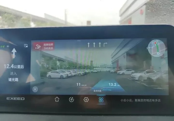 贯穿式双联屏+AR实景导航！10多万就能带回家