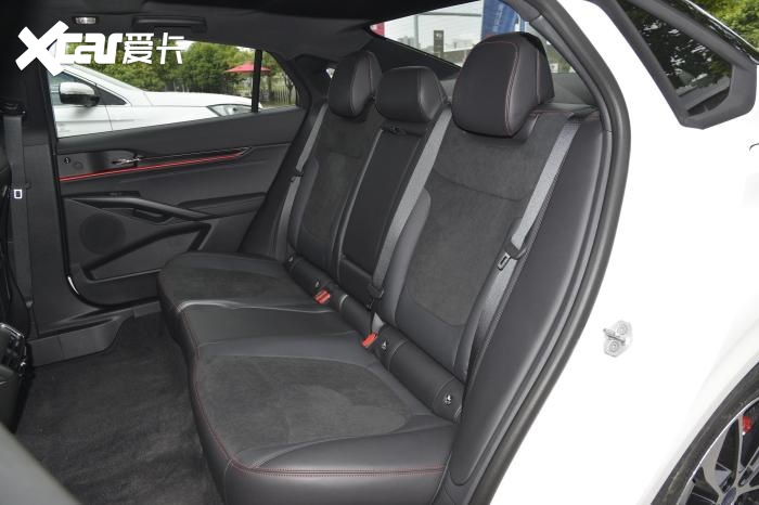 福特蒙迪欧：定价不高优惠大，入门2.0T+8AT，用料厚道，咋卖不火？