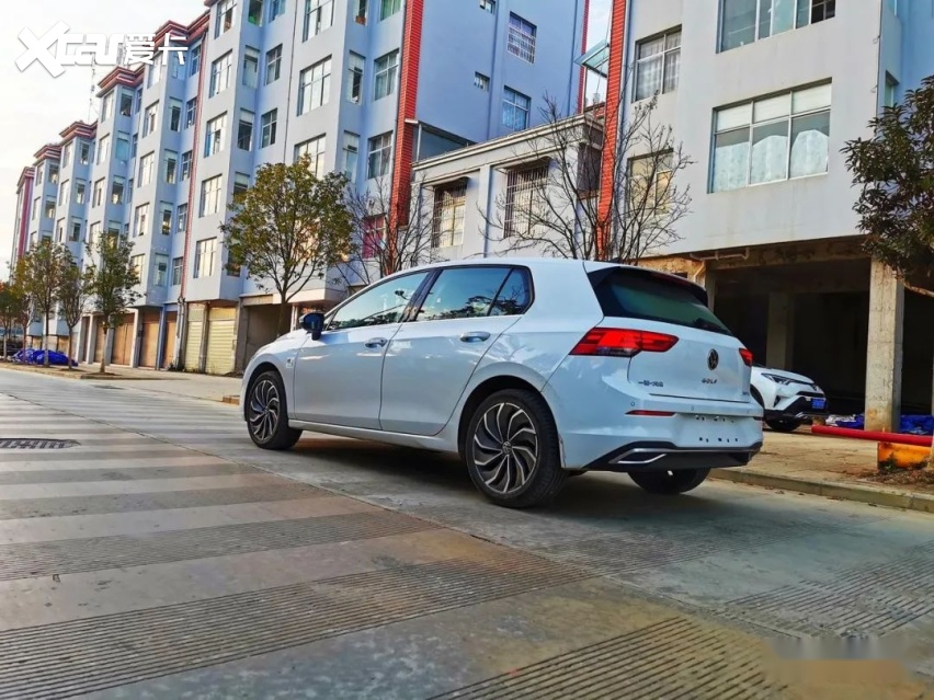 6711月9号提的高尔夫8,白色中配pro,据4s店的人说我是