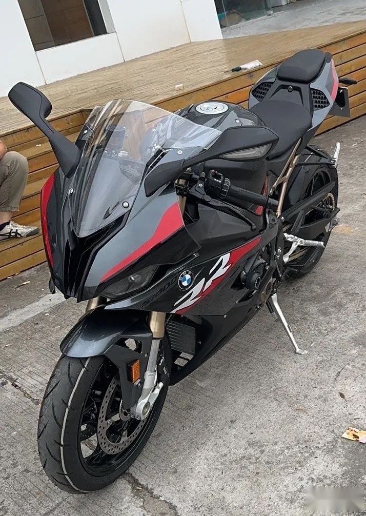 竞技走街范的宝马540i+宝马S1000 RR，这样的组合谁能不爱呢？