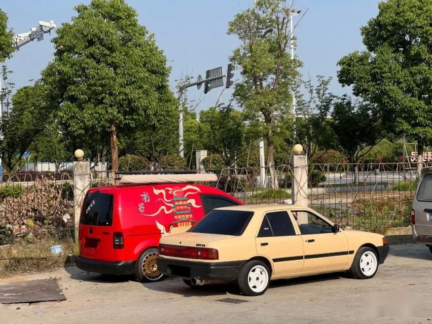 01年的马自达323也能玩得这么帅？改装+车身价只需两万多
