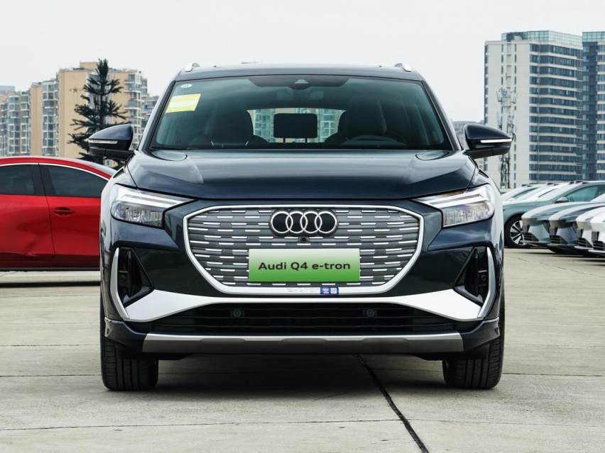 29.99万起的豪华SUV，前脸凶狠，内饰豪华，过年开回老家有面子